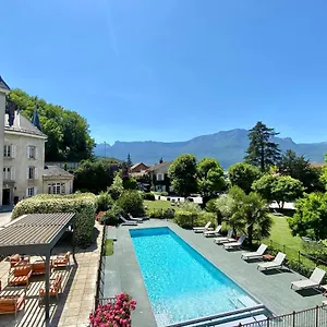 Chateau & De La Commanderie Hotel