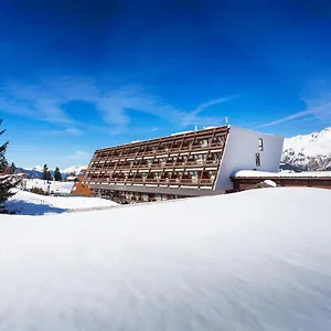 La Cachette, Friendly & Hotel