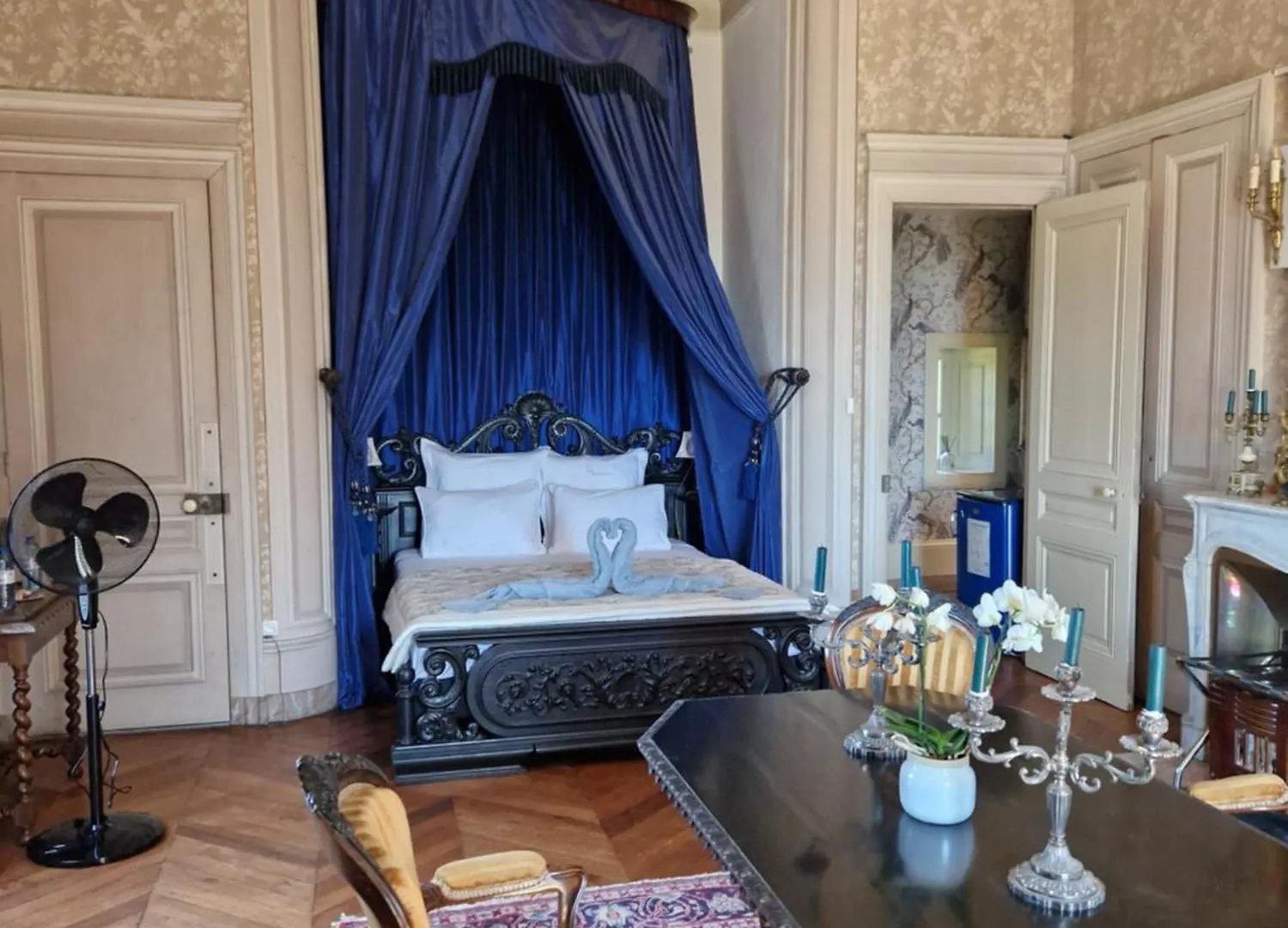 Chateau De Saint Bonnet Les Oules Bed & Breakfast